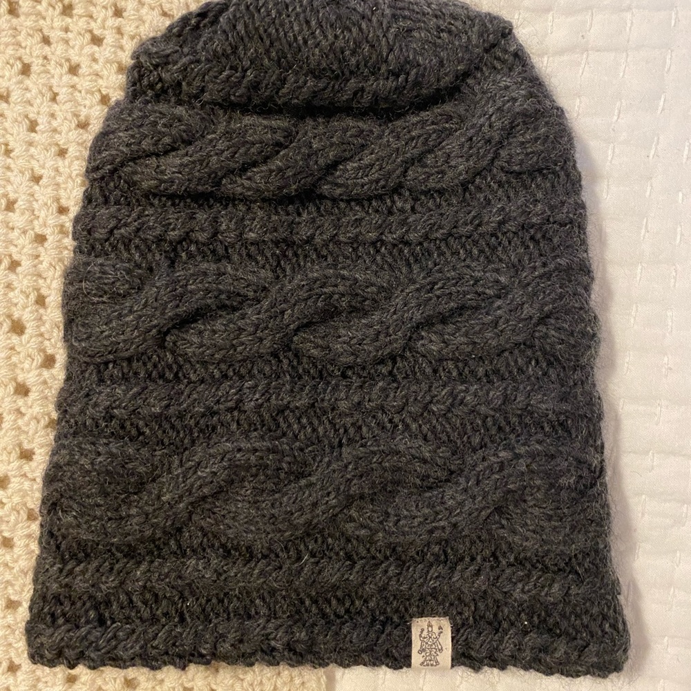 Nirvanna Designs Merino Wool Cable Knit hat. Charcoal Gray. OS